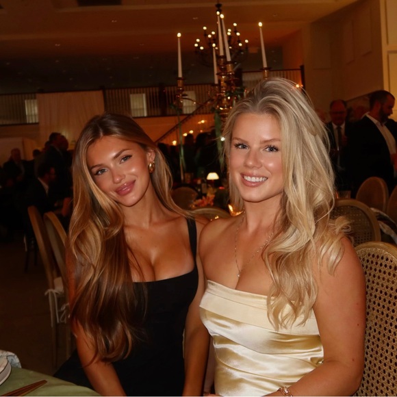 Meet your Posher, Olivia - Picture 2 of 2